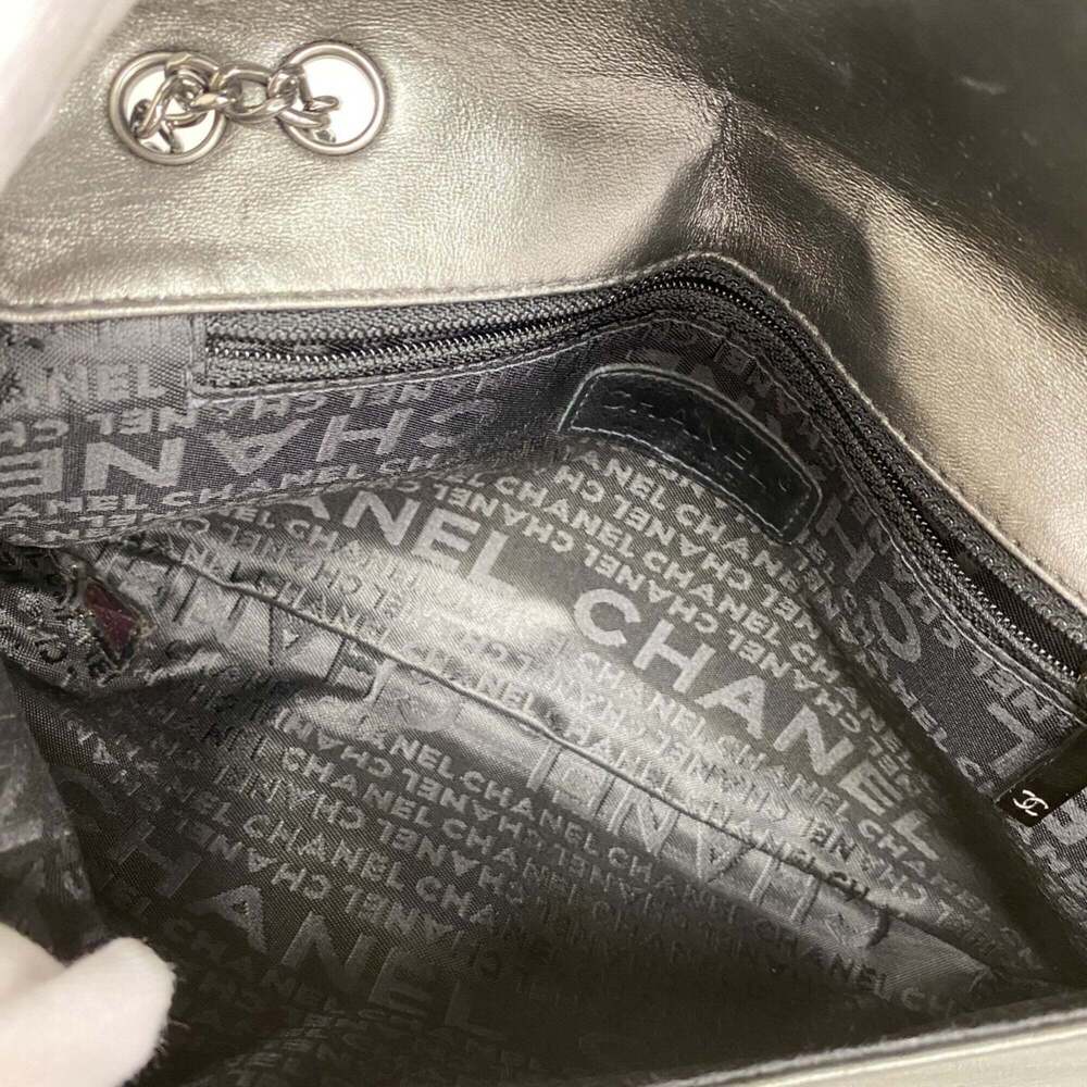 CHANEL Silver Lambskin Leather Shoulder Bag - Picture 4 of 10